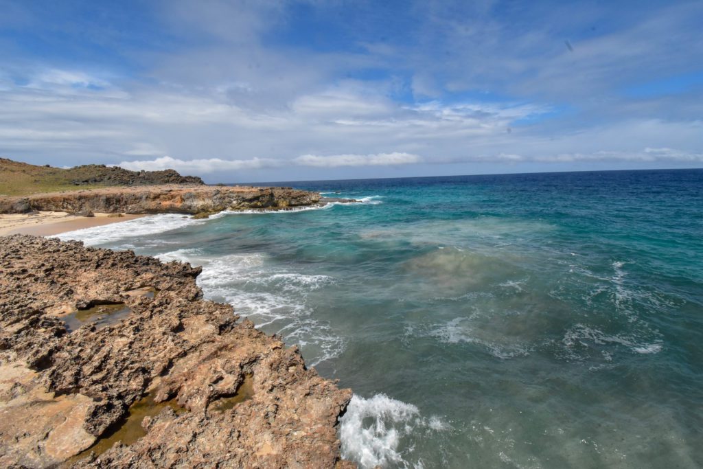 Dos Playa Aruba is a fine example of Aruba's diverse nature and landscape