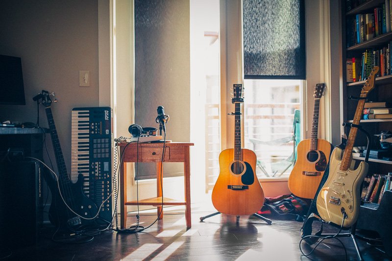 One of the best bucket list examples includes playing a new instrument, like the guitar.