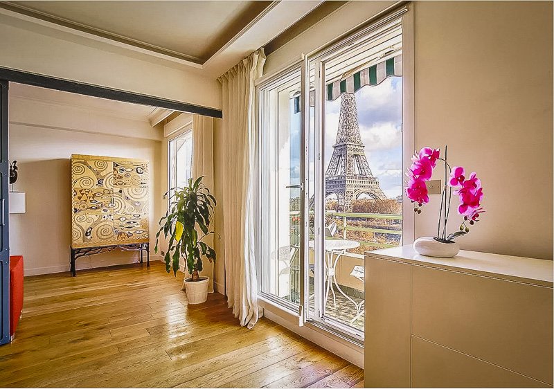 Living room with a view of the Eiffel Tower