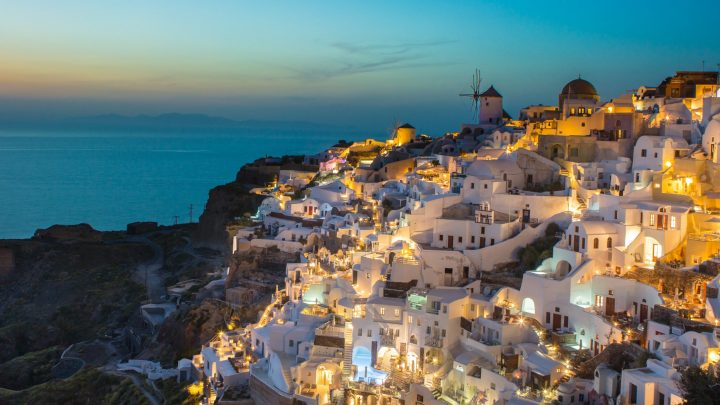 Santorini lives in historic glory: 35% more than in 2019